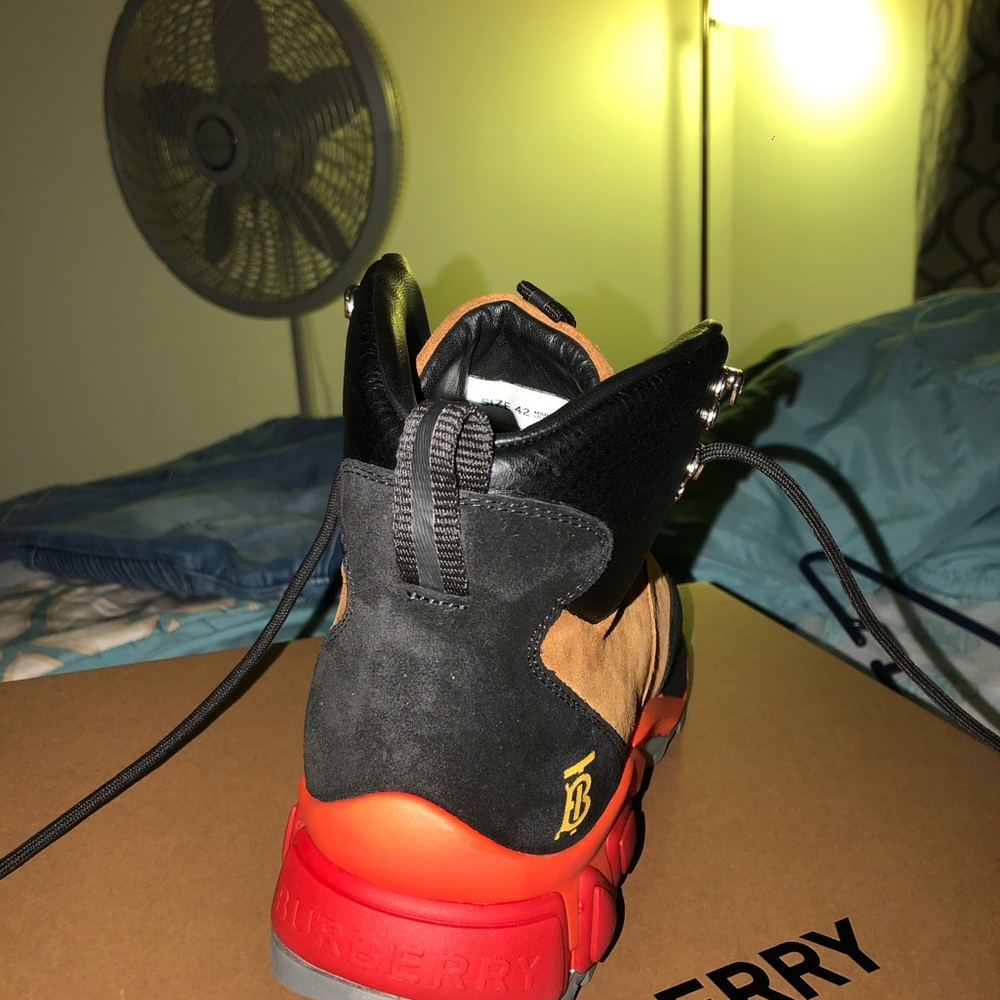 Burberry shoe - Picture 5 of 5